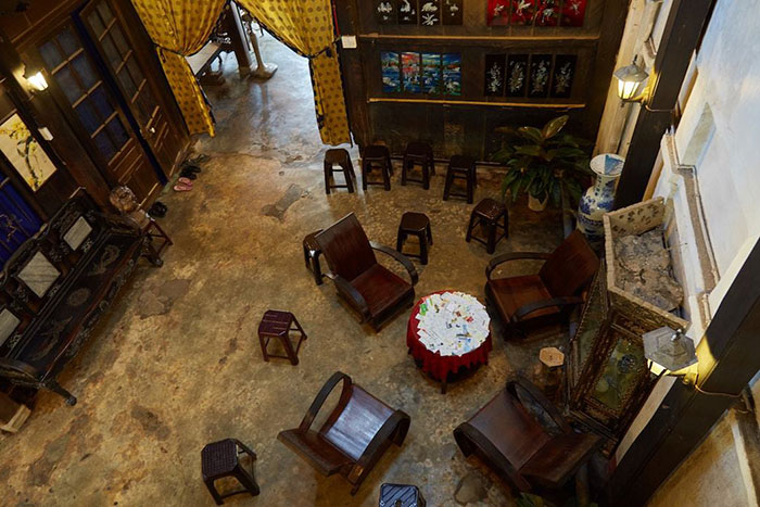 phung hung ancient house living room